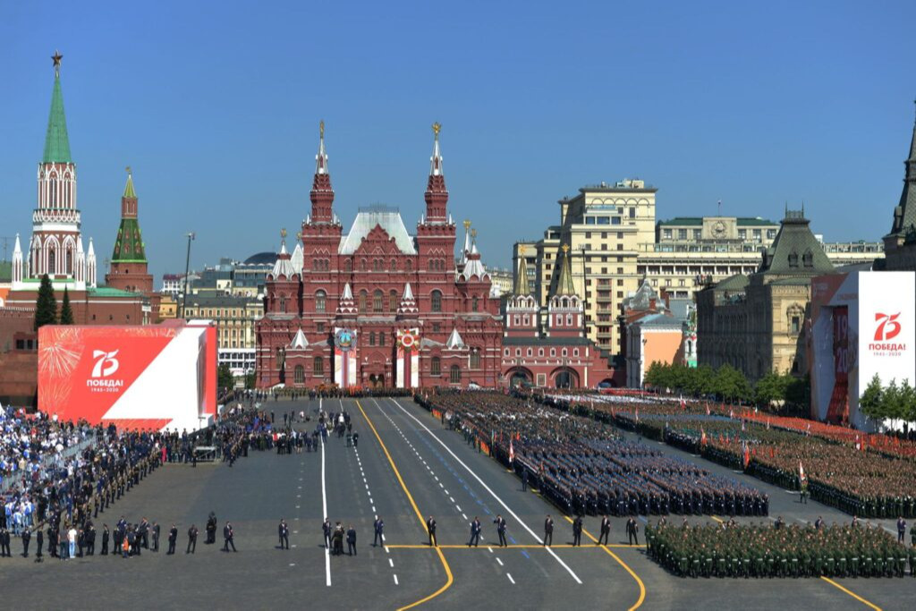 Москва Ялалтын парадаа цэргийн техникгүй хийнэ